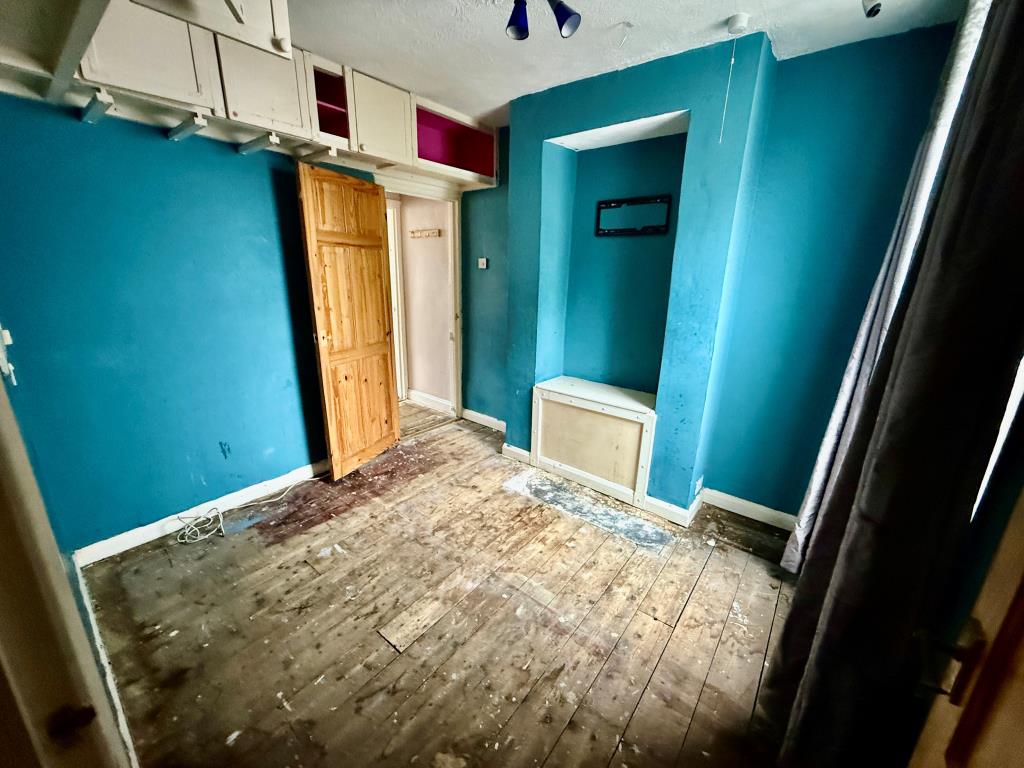Lot: 133 - MID-TERRACE HOUSE FOR REFURBISHMENT - Bedroom two